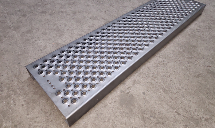 沖孔網加工定做踏步板展示